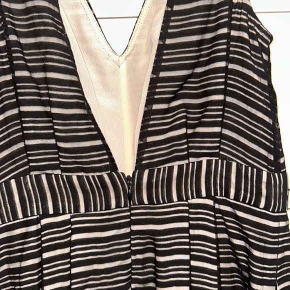 BCBG DRESS - Picture 5 of 8